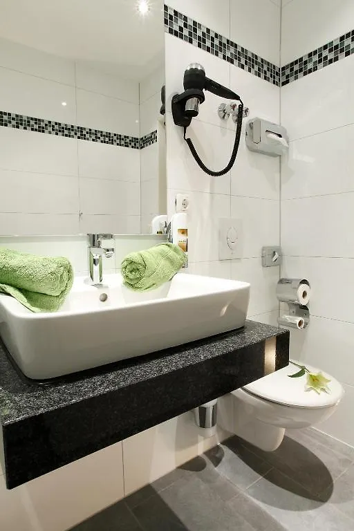 Hotel Warsteinerhof By Centro Comfort Köln
